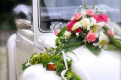 Decoration-voiture-mariage-fleurs