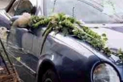 creations-florales-voiture-fleurs-blanches-img